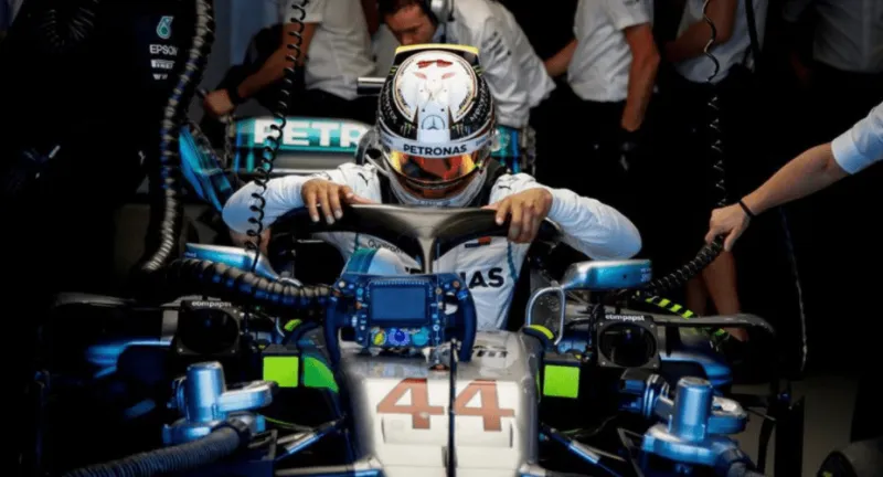 Στον Λιούις Χάμιλτον η πρώτη pole position της χρονιάς (pic/vid)