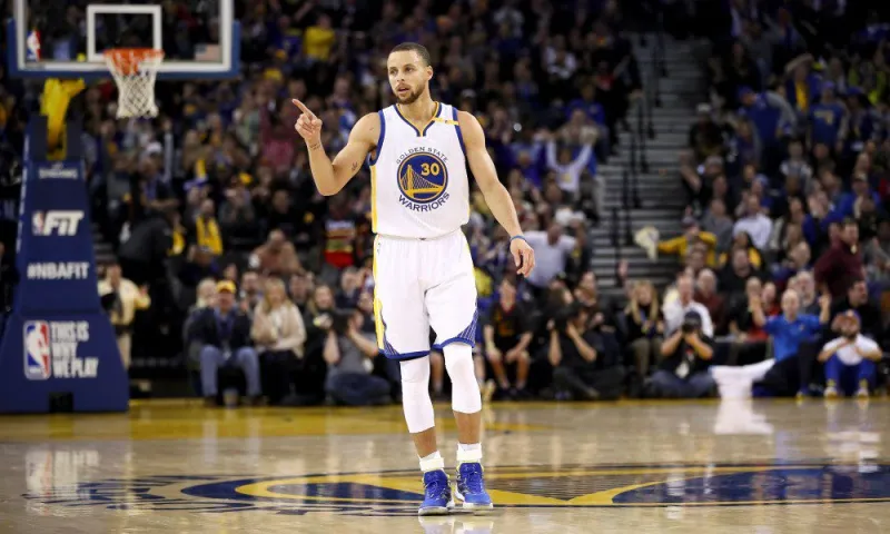 Δείτε πως ο Στεφ Κάρι «διέλυσε» τους Ρόκετς! (vid)