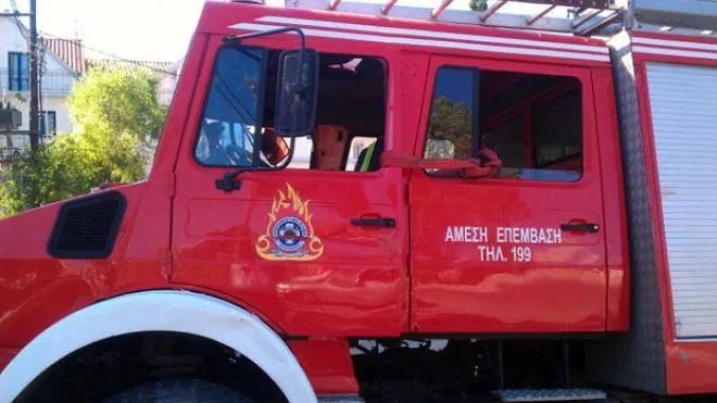 Θεσσαλονίκη: Στις φλόγες εγκαταλελειμμένο κτίριο