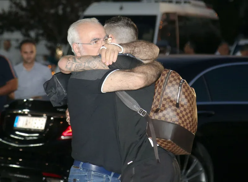 Ο Ιβάν Σαββίδης υποδέχθηκε θερμά την αποστολή του ΠΑΟΚ (pics)
