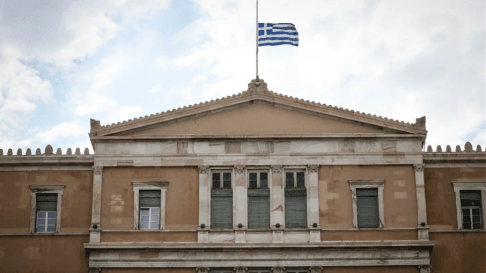 Τι «θυσιάζει» η κυβέρνηση ώστε να μην περικοπούν οι συντάξεις