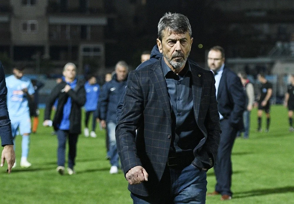 Ο Γιάννης Πετράκης παίζει το τελευταίο του… χαρτί