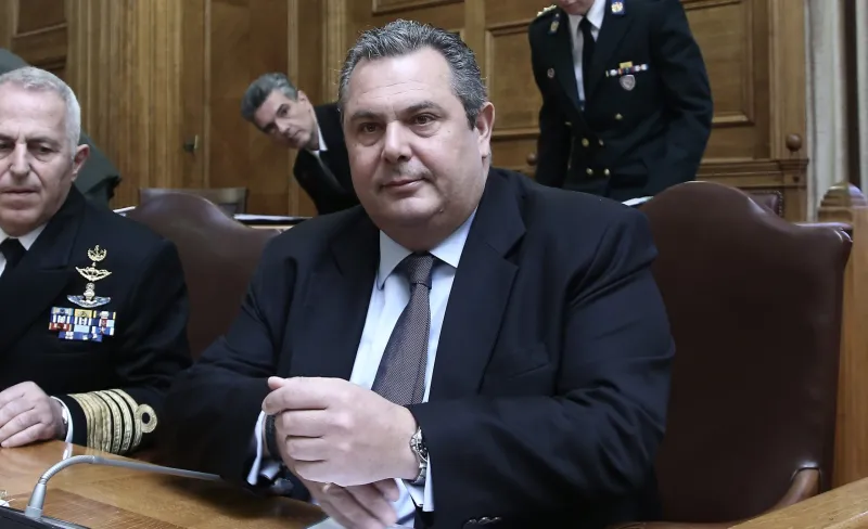 Απίστευτος Καμμένος: Πήγε να κοινωνήσει στη Μητρόπολη πριν συναντήσει τον Τσίπρα (vid)