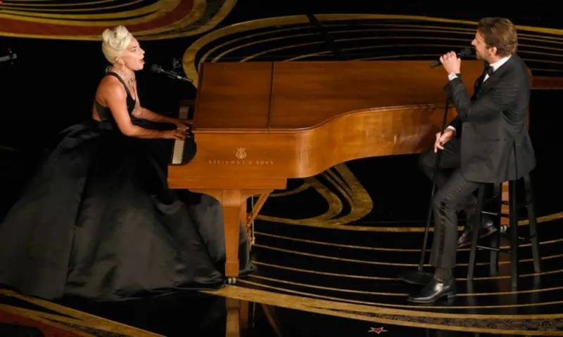 Lady Gaga: Αποθεώθηκε όταν τραγούδησε το Shallow (vid)