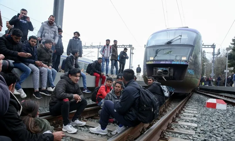 Κατάληψη στον σταθμό Λαρίσης από μετανάστες! (pics & vid)