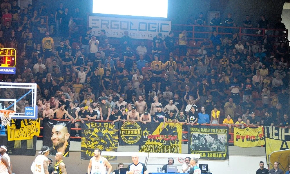 Προμηθέας - ΑΕΚ: Οπαδός εισβάλλει στο παρκέ (vid)
