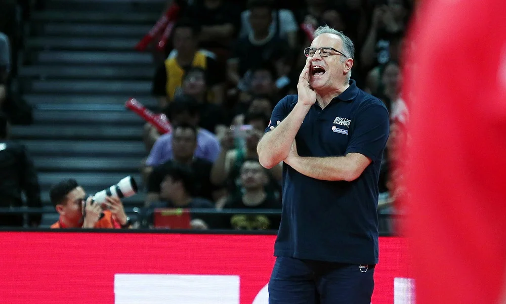 Σκουρτόπουλος: «Αν μου βρείτε τρία γκαρντ, θα τους βάλουμε...» (vid)