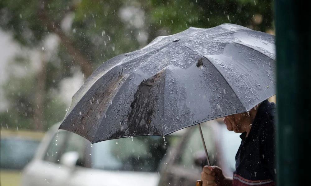 Καιρός: Βροχές και σποραδικές καταιγίδες