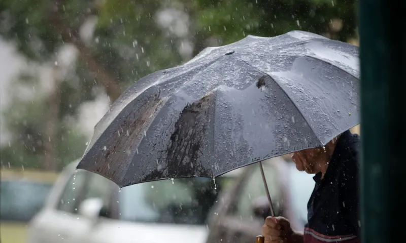 Καιρός: Βροχές και σποραδικές καταιγίδες