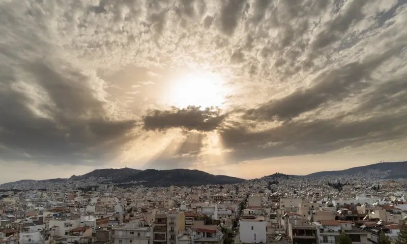 Καιρός 25/10: Συνεχίζεται η καλοκαιρία (vid)