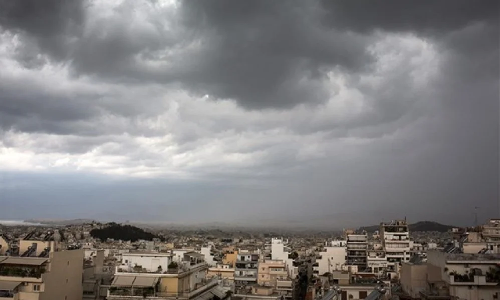 Καιρός (Δευτέρα 4/11): Βροχές και σποραδικές καταιγίδες