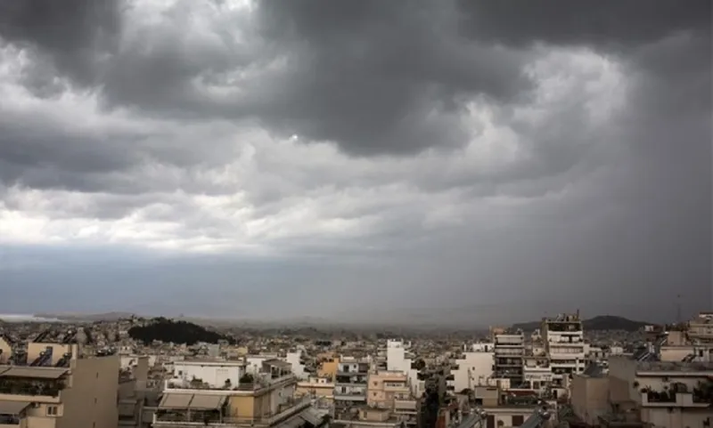 Καιρός (Δευτέρα 4/11): Βροχές και σποραδικές καταιγίδες
