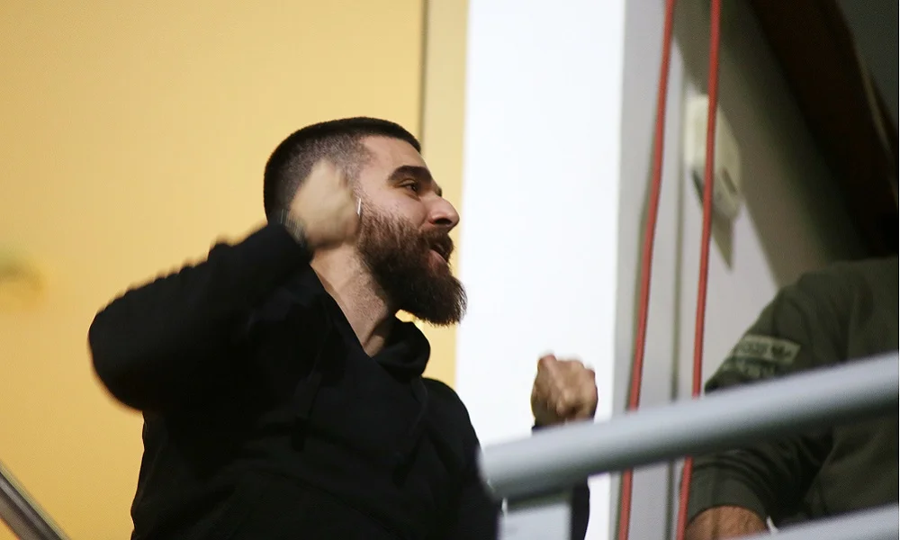 «Υπόκλιση» Γ. Σαββίδη σε Μπουζούκη (pic)