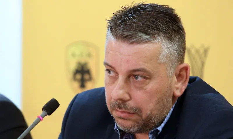 Παπαθεοδώρου: «Εμείς δεν διψάμε για αίμα, στηρίζουμε το υλικό μας»