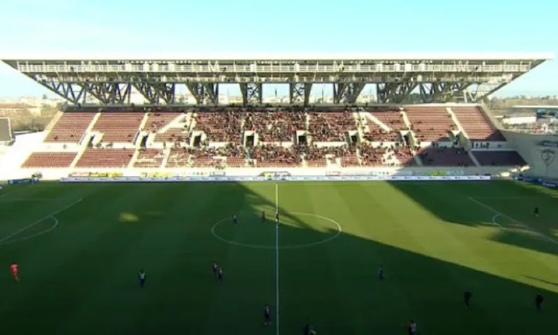 Ο κόσμος απομακρύνεται από την ΑΕΛ