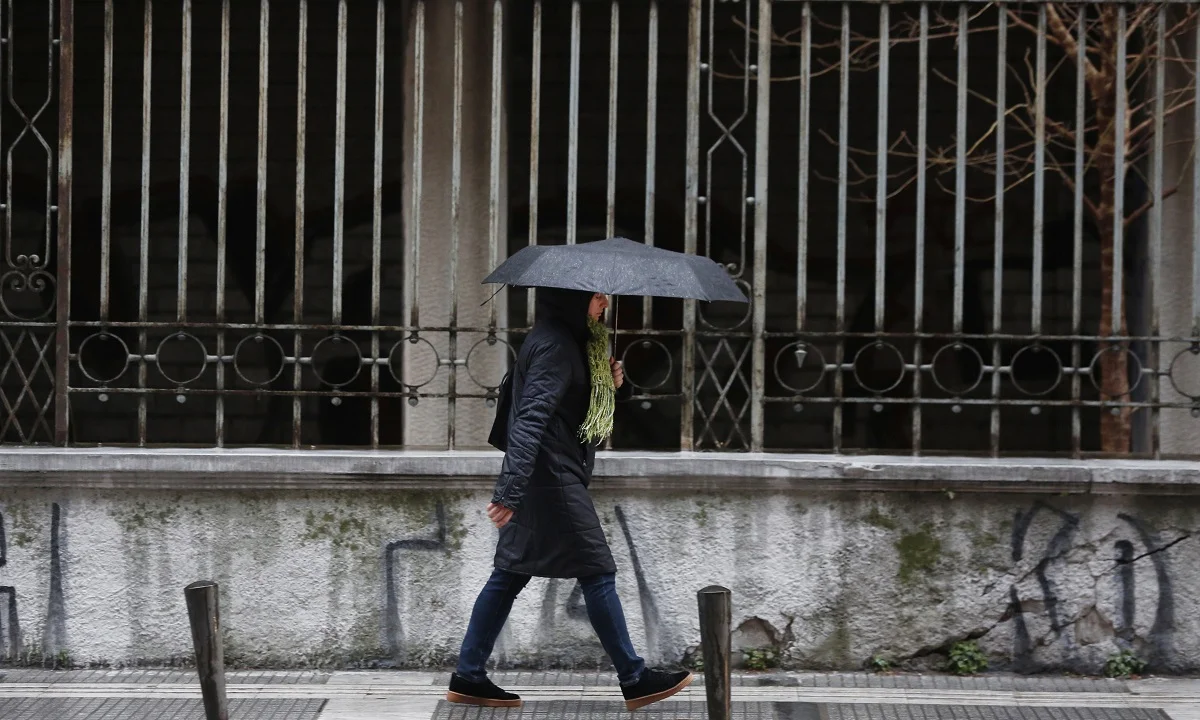 Καιρός 23/2: Λίγες νεφώσεις και τοπικές βροχές