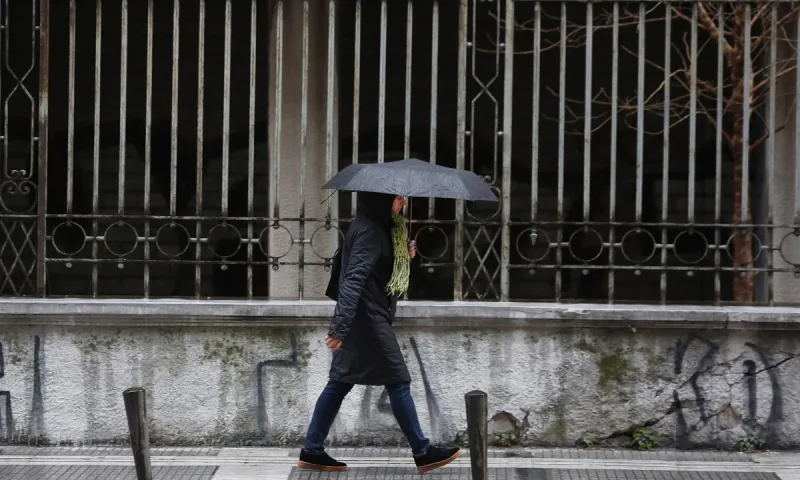 Καιρός 23/2: Λίγες νεφώσεις και τοπικές βροχές