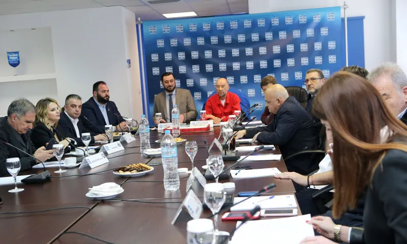 Super League: Πώς θα γίνουν τα πλέι οφ και τα πλέι άουτ