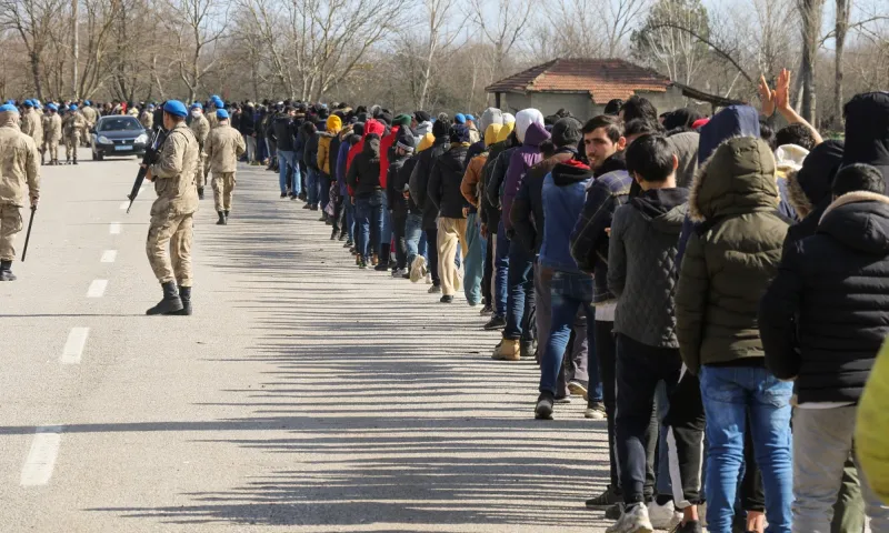 Μεταναστευτικό: Η τουρκική προπαγάνδα «βομβαρδίζει» και το διαδίκτυο (vids)