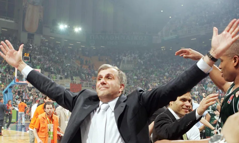 O Ομπράντοβιτς γεννήθηκε προπονητής (Vid+pics)