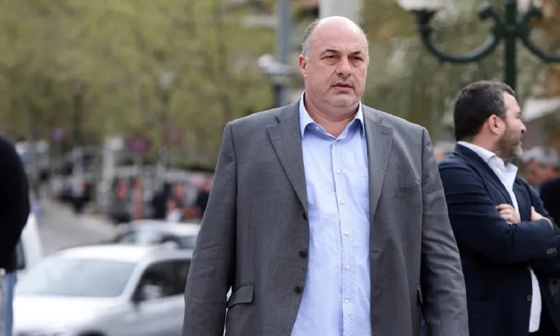 Ξέφυγε ο Μπέος: «Ρε βόδια, τι κάνετε στην ουρά;»