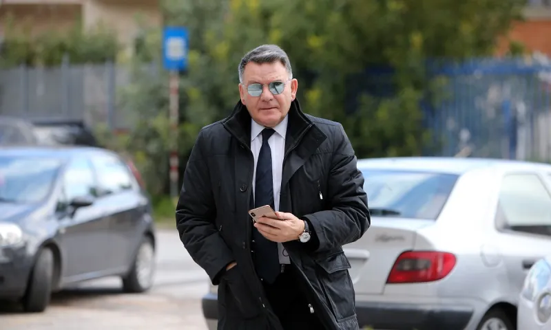 Κούγιας: Έδωσε 10.000 μάσκες για τους Ρομά (pic)