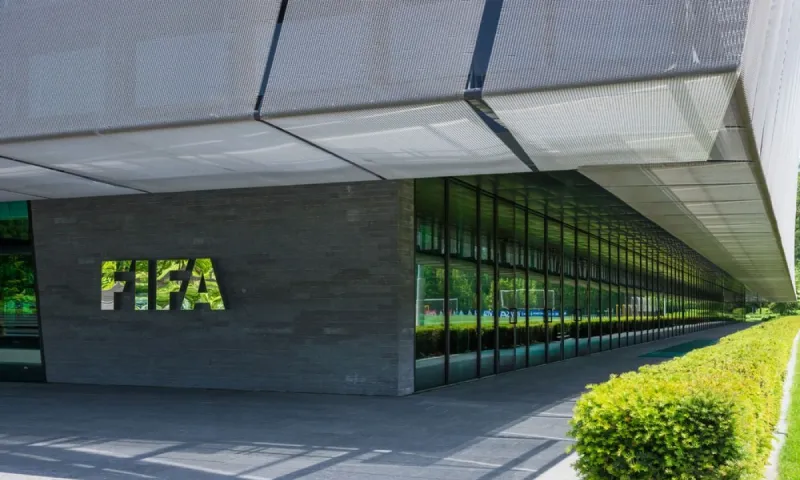 FIFA: «Υπό συζήτηση η μετάθεση της αγωνιστικής περιόδου στην Ευρώπη»