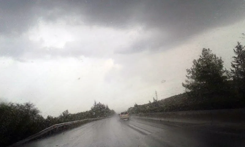 Καιρός 30/5: Μεμονωμένες καταιγίδες και μικρή άνοδος της θερμοκρασίας