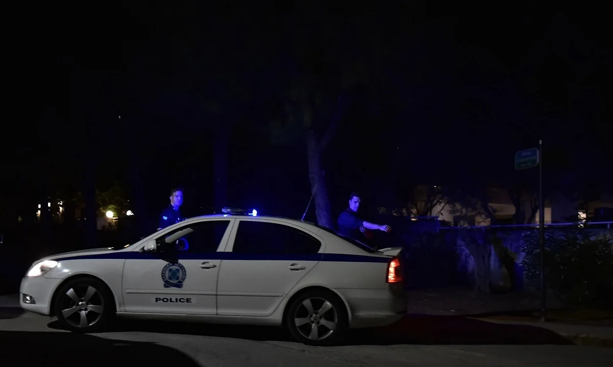 Έγκλημα στη Βούλα: Βίντεο από τις έρευνες της αστυνομίας αμέσως μετά την εκτέλεση