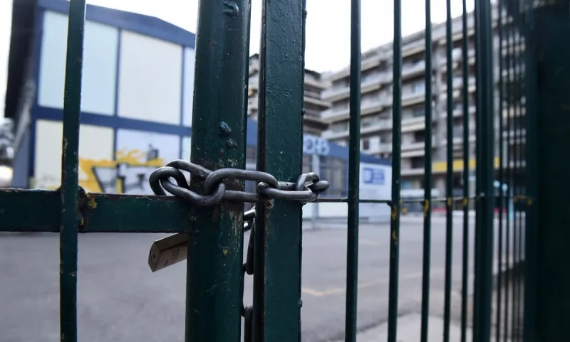 Απίστευτο: Κλείδωσαν το σχολείο για τριήμερο και άφησαν μέσα μαθητές, καθηγήτρια και καθαρίστρια!