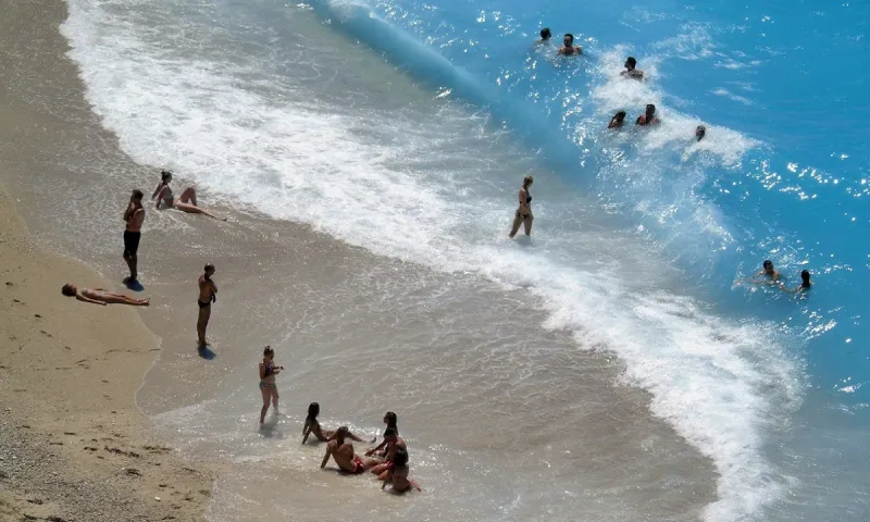 Άρση μέτρων: Επανεκκίνηση του τουρισμού σε 2 ημέρες