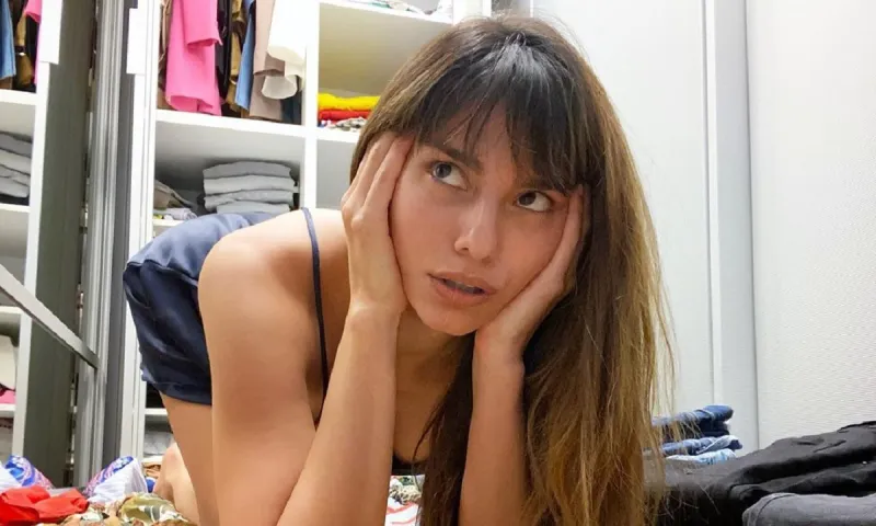Ηλιάνα Παπαγεωργίου: Topless... ρίχνει το instagram (vid, pics)