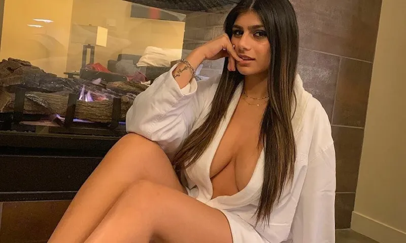 Μία Καλίφα: Ξεκατίνιασμα πορνοστάρ στο twitter! (pics)