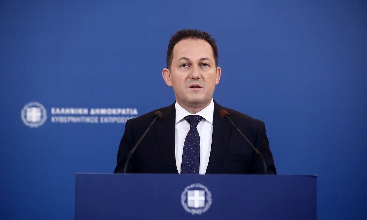 Πέτσας: «Η μάσκα ίσως γίνει υποχρεωτική σε περισσότερους κλειστούς χώρους και εκκλησίες»
