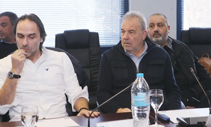 Καραπαπάς σε Μπέο: «Τιμή μας να είμαστε υπάλληλοι και δεν βρέχει μαύρα λεφτά»