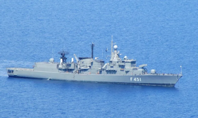 ΓΕΕΘΑ: Αρνείται πως υπήρξε ήπια σύγκρουση ελληνικής φρεγάτας με ερευνητικό του Oruc Reis