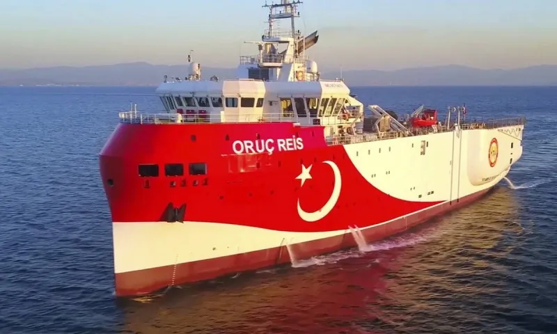 Υποβρύχιος «πόλεμος» δίπλα στο Oruc Reis!
