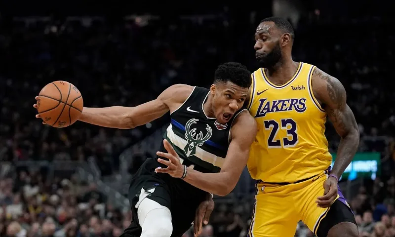 NBA: Μετά από 17 χρόνια οι δύο κορυφαίες ομάδες στις Περιφέρειες χάνουν στο Game 1 των πλέι-οφ! (pic)