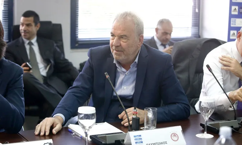 Ολυμπιακός: Απέσυρε την εμπιστοσύνη του στον Κλάτενμπεργκ