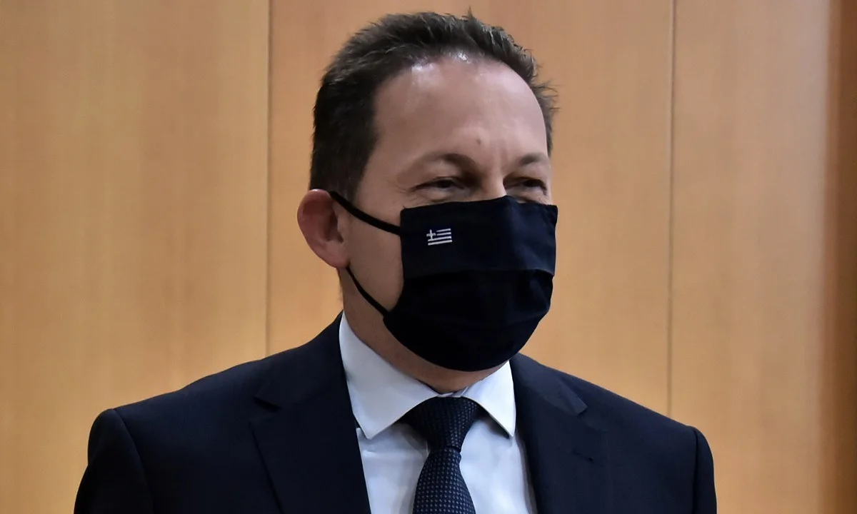 Πέτσας: «Κανένα ξεχωριστό μέτρο για την πληθυσμιακή ομάδα άνω των 65 ετών»