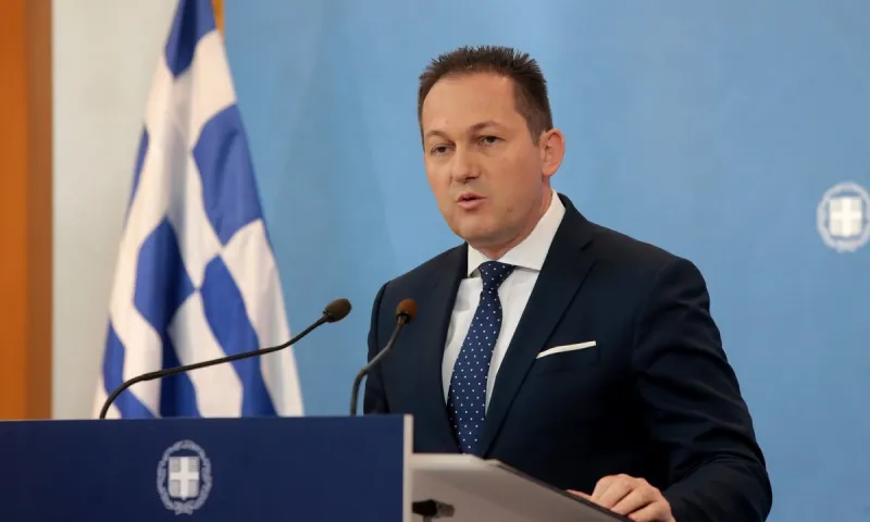 Πέτσας: «Ο κορονοϊός είναι ο πόλεμος της γενιάς μας»