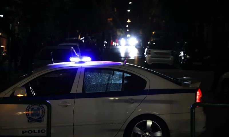 Τραγωδία στα Καλύβια: Αυτοκτόνησε μπροστά στους αστυνομικούς