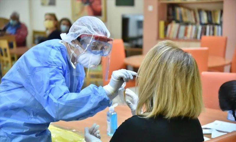 ΣΥΡΙΖΑ: Ποια σκοπιμότητα εξυπηρετεί η συρρίκνωση του αριθμού των τεστ;