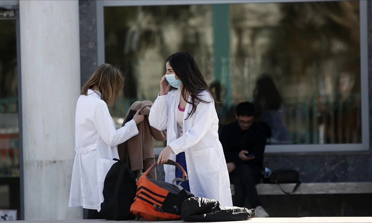 Κορονοϊός - Ελλάδα: 617 τα νέα κρούσματα, 50 οι νέοι θάνατοι (vid)