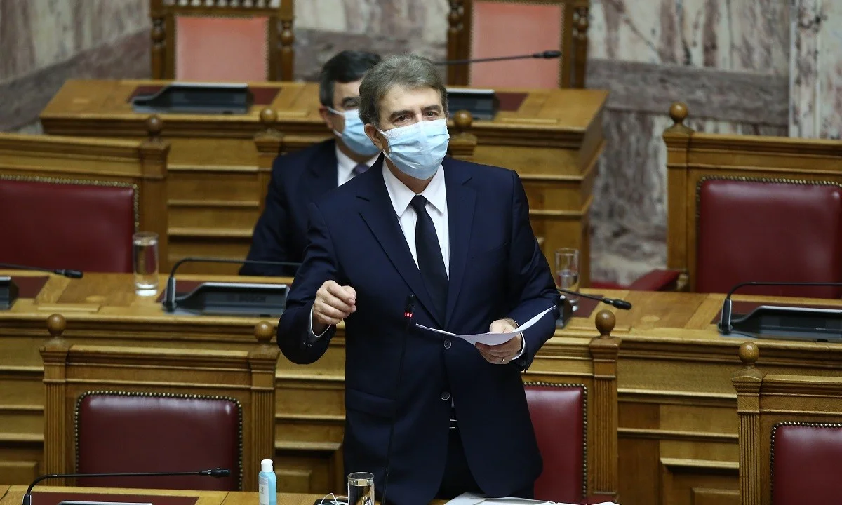 Χρυσοχοΐδης για ρεβεγιόν: «Κάθε γιορτή είναι μια "μαχαιριά", δέκα το βράδυ δεν θα κυκλοφορεί κανείς»