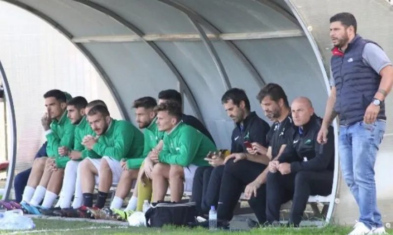 Μαλλιάκας: «Κάποιες ομάδες της Football League προπονούνται»!