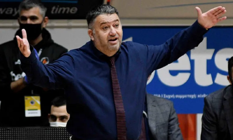 Γιατράς: Έφτασε τους 100 αγώνες στην Basket League