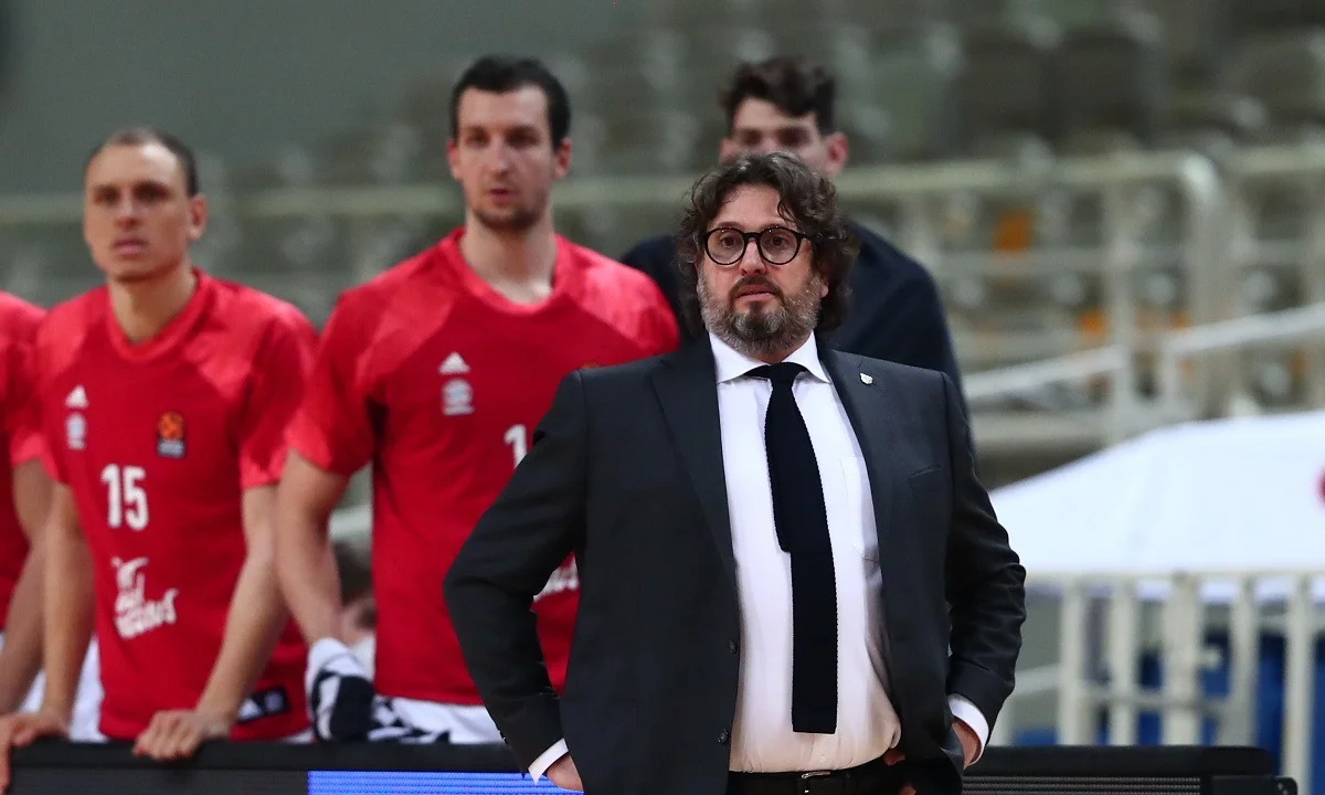 Τρινκιέρι: «Να κυκλοφορήσουμε τη μπάλα στην επίθεση»