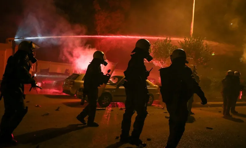 Νέα Σμύρνη: Πώς έφτασαν στους δράστες του επεισοδίου με τον αστυνομικό