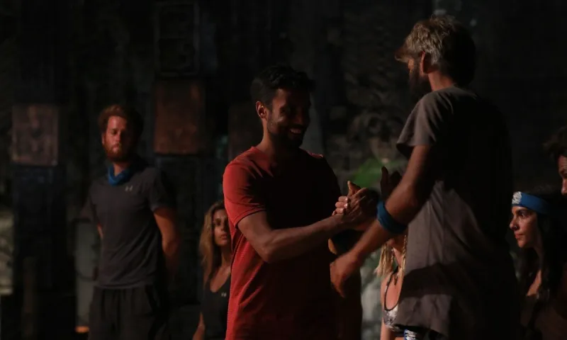 Survivor διαρροή 13/3: ΒΟΜΒΑ! Έφυγε ο Πάνος Καλίδης - Σοβαρός τραυματισμός παίκτη! Σενάριο για… μπλε Τριαντάφυλλο και επιστροφή Ταβλαδάκη!